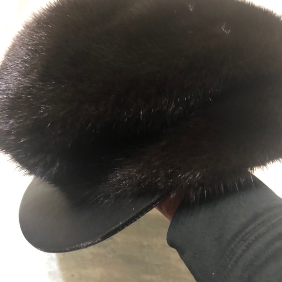 Fur and leather cap - Picture 3 of 5